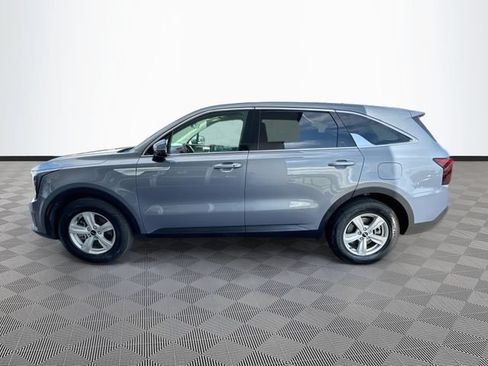 Used 2024 Kia Sorento LX FWD image 4