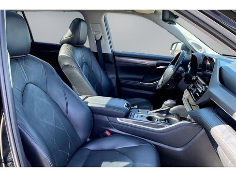 Used 2021 Toyota Highlander Platinum AWD/4WD image 30