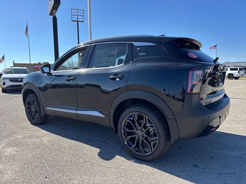 New 2026 Nissan Kicks SR image 3