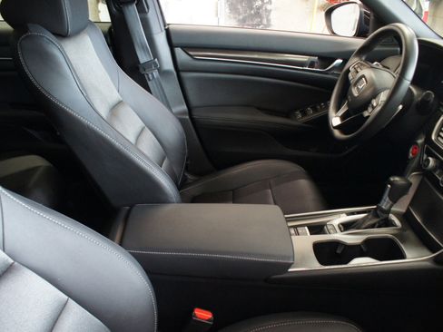 Used 2019 Honda Accord Sport image 4