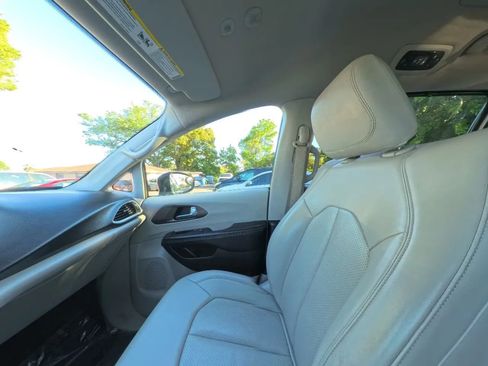 Used 2021 Chrysler Voyager Lxi FWD image 26