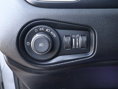 Used 2017 Jeep Renegade Latitude image 16