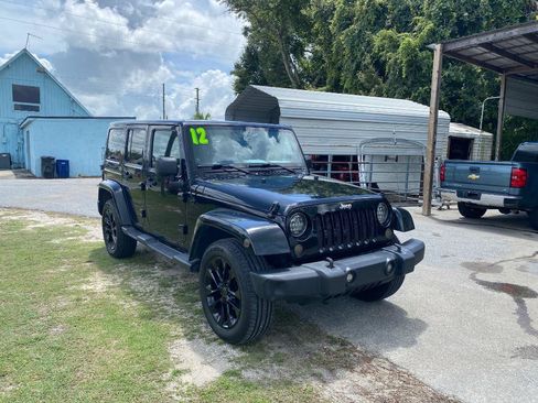 Used 2012 Jeep Wrangler Unlimited Sahara w/ Dual Top Group AWD/4WD image 5