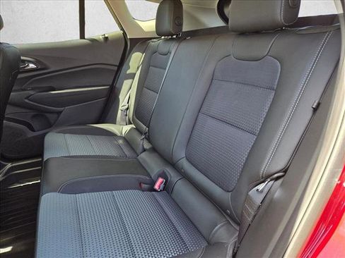 Used 2025 Chevrolet Trax LT w/ Driver Confidence Package image 17