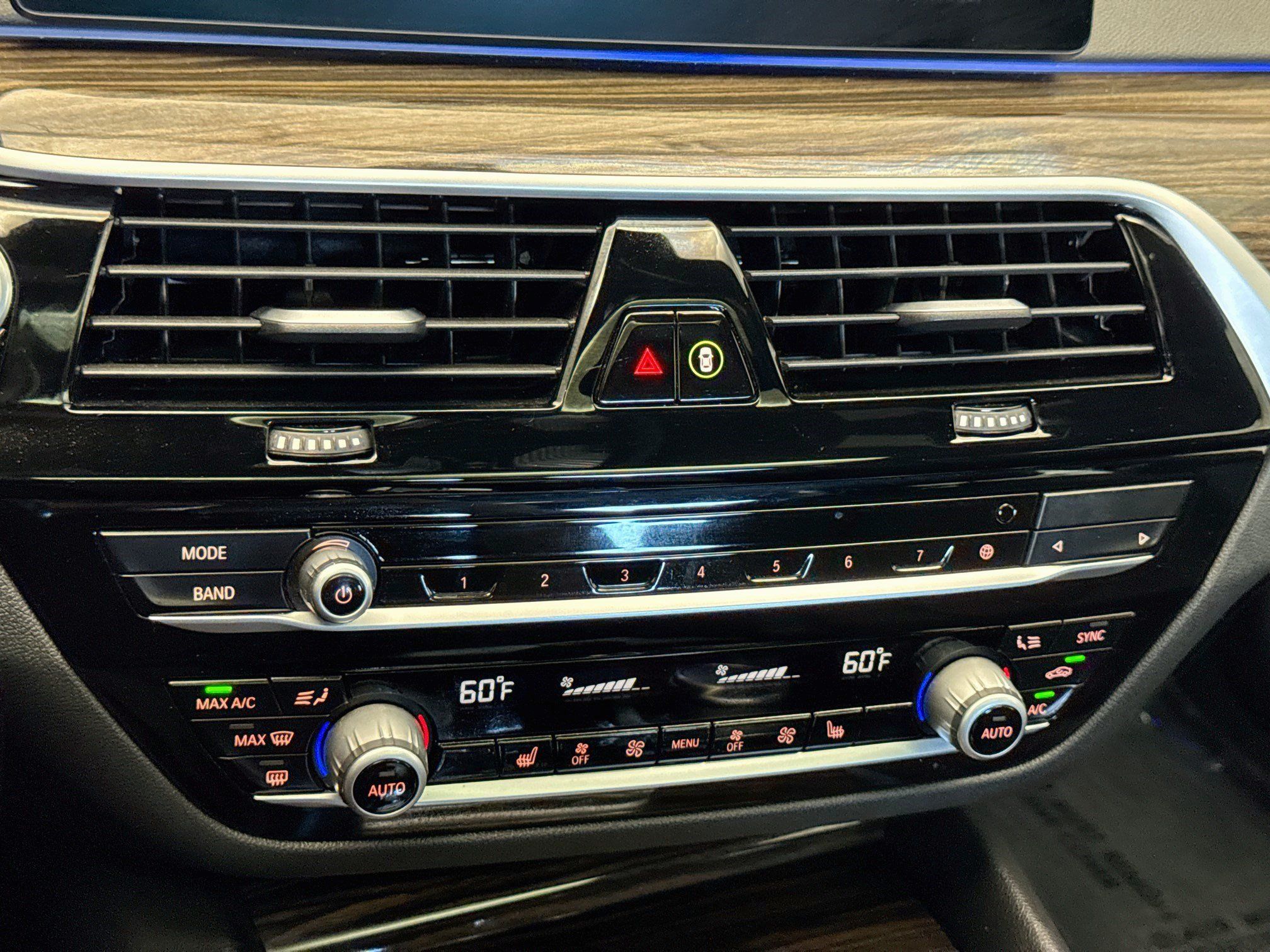 Used 2020 BMW 530e w/ Convenience Package RWD image 12