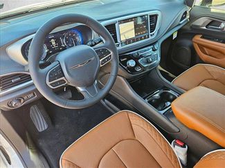 New 2026 Chrysler Pacifica Pinnacle video 3