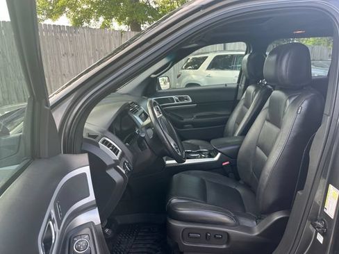 Used 2015 Ford Explorer XLT w/ Equipment Group 202A AWD/4WD image 9