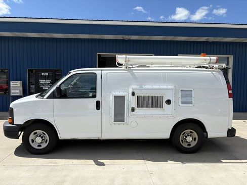 Used 2014 Chevrolet Express 2500 RWD image 1