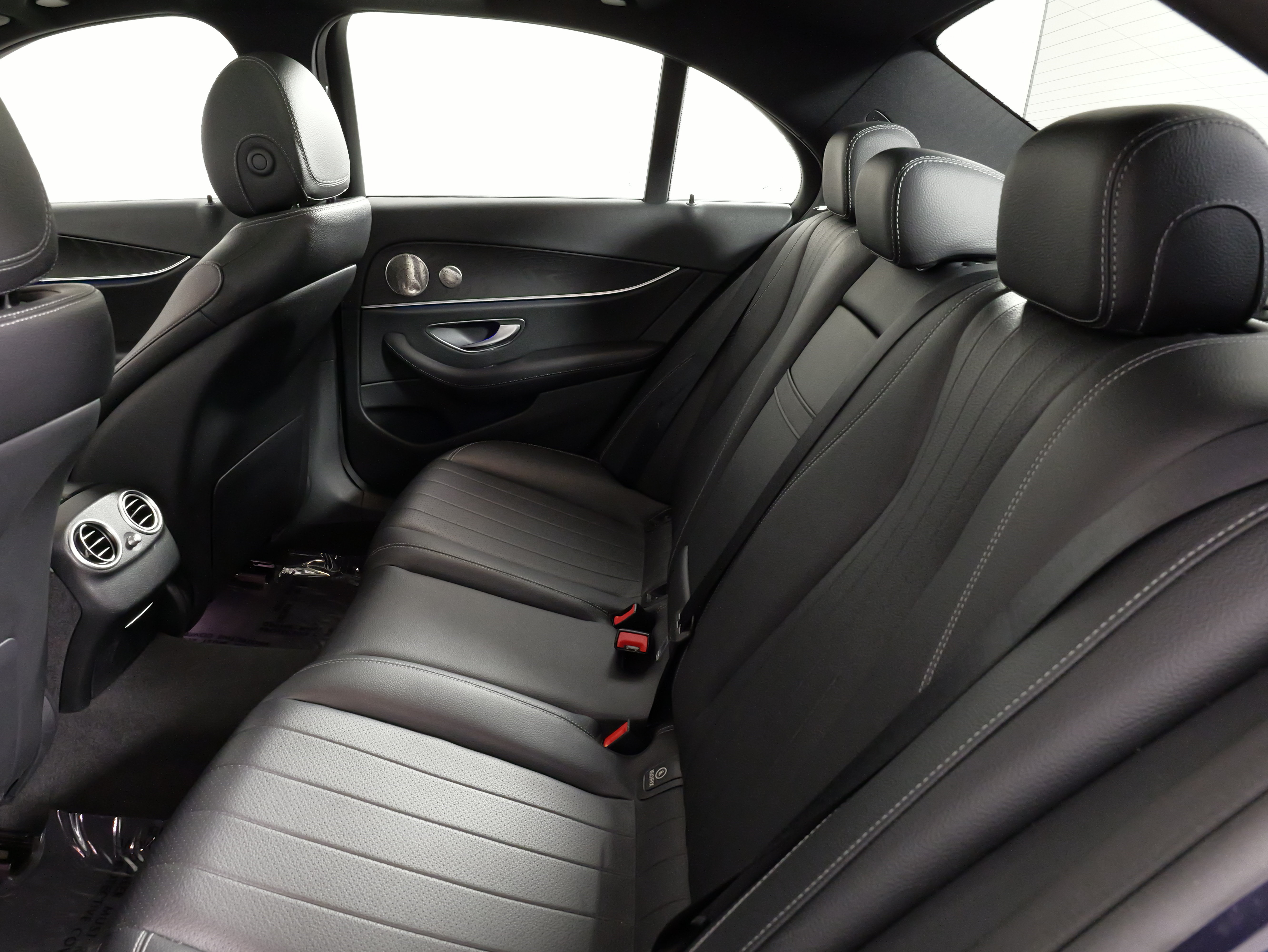 Used 2023 Mercedes-Benz E 350 4MATIC Sedan image 36