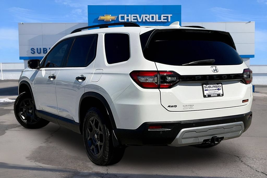 Used 2025 Honda Pilot TrailSport image 3