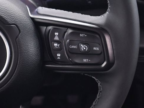 Used 2025 Jeep Gladiator Sport image 24