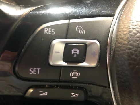 Used 2019 Volkswagen Tiguan SEL R-Line AWD/4WD image 18