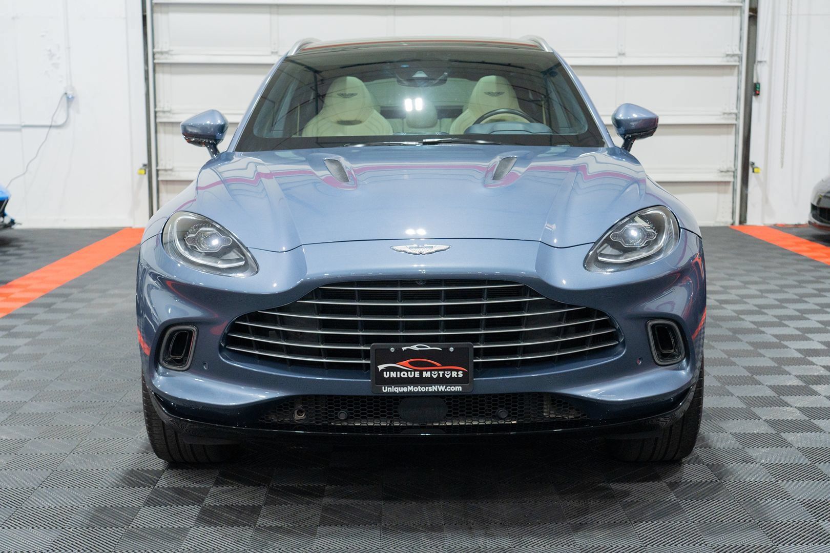 Used 2021 Aston Martin DBX AWD/4WD image 2