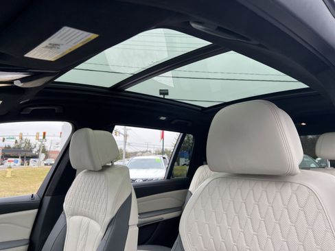 Used 2023 BMW X7 xDrive40i w/ M Sport Package image 24