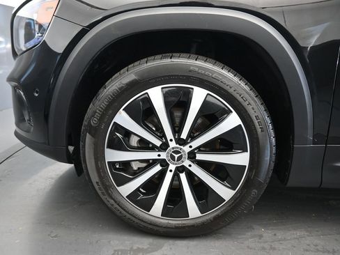 Used 2021 Mercedes-Benz GLB 250 4MATIC w/ Premium Package image 56