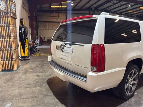 Used 2010 Cadillac Escalade ESV Premium AWD/4WD image 22
