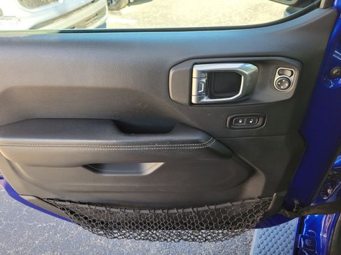 Used 2018 Jeep Wrangler Unlimited Sahara image 19