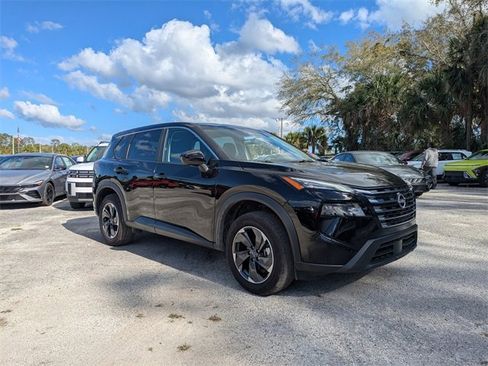 Used 2025 Nissan Rogue SV image 2