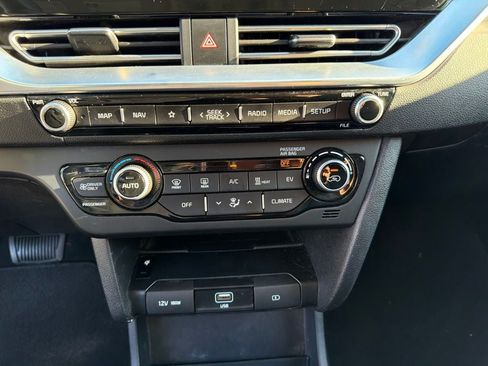 Certified 2022 Kia Niro EX Premium w/ Cold Weather Package FWD image 20