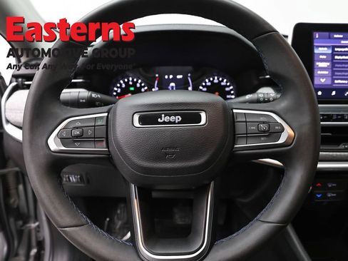 Used 2022 Jeep Compass Latitude AWD/4WD image 10