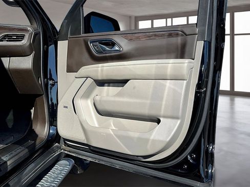 Used 2022 Chevrolet Tahoe Z71 w/ Luxury Package image 18