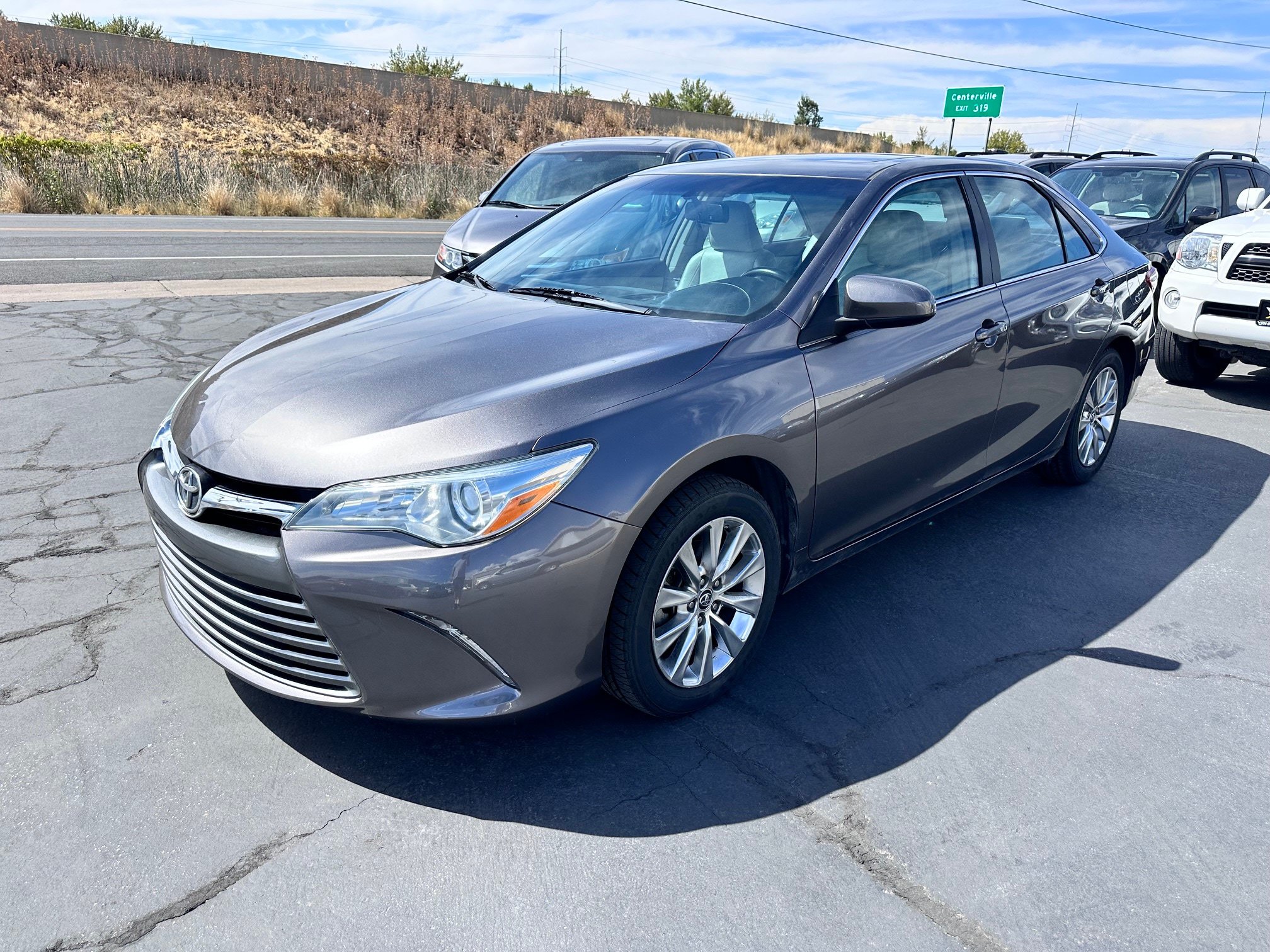 Used 2016 Toyota Camry XLE w/ Moonroof Package FWD image 2
