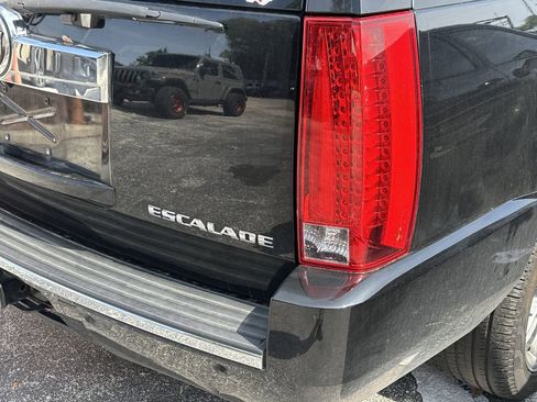 Used 2014 Cadillac Escalade ESV Luxury image 9