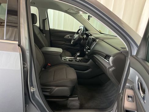 Used 2021 Chevrolet Traverse LT FWD image 19