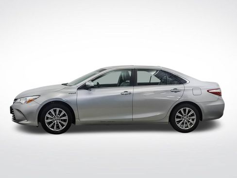 Used 2015 Toyota Camry XLE w/ Moonroof Package FWD image 2