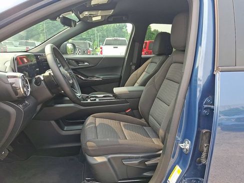 Used 2026 Chevrolet Equinox LT w/ Safety and Technology Package AWD/4WD image 2