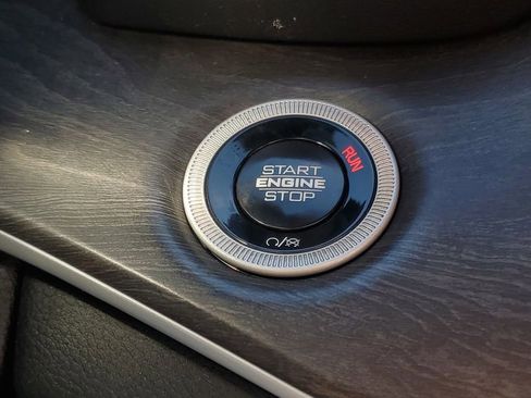 Used 2024 Jeep Grand Cherokee L Limited w/ Luxury Tech Group II image 21