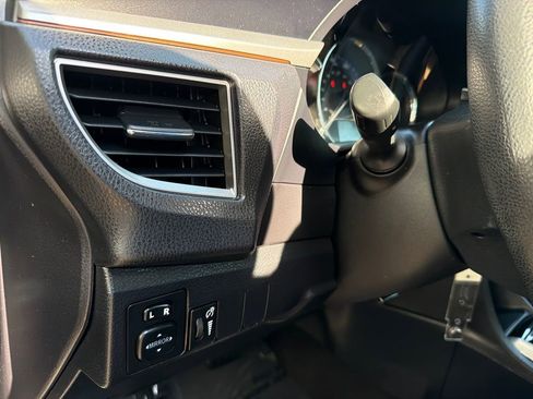 Used 2015 Toyota Corolla LE FWD image 29