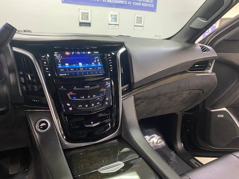 Used 2020 Cadillac Escalade ESV Platinum w/ Escalade Sport Edition image 21
