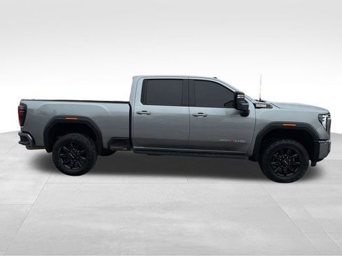 Used 2024 GMC Sierra 2500 AT4 w/ Technology Package AWD/4WD image 8