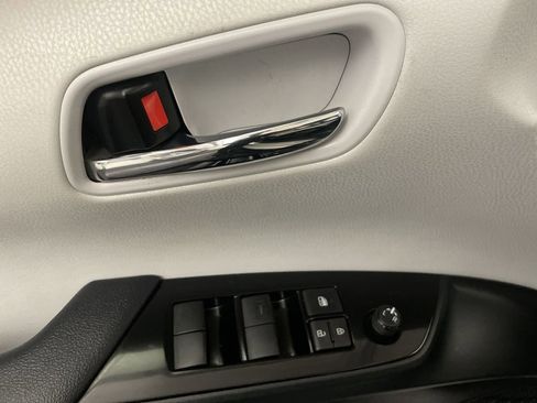 Used 2022 Toyota Prius XLE image 16