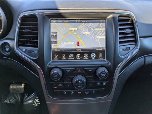 Used 2017 Jeep Grand Cherokee Limited image 13