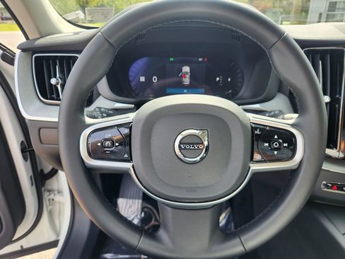 Used 2025 Volvo XC60 B5 Plus AWD/4WD image 21