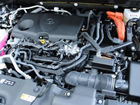 Used 2023 Toyota RAV4 SE w/ Weather & Moonroof Package image 26