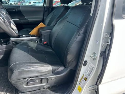 Used 2021 Toyota Tacoma SR5 RWD image 12