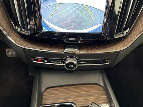 Used 2022 Volvo XC60 B5 Momentum w/ Climate Package AWD/4WD image 22