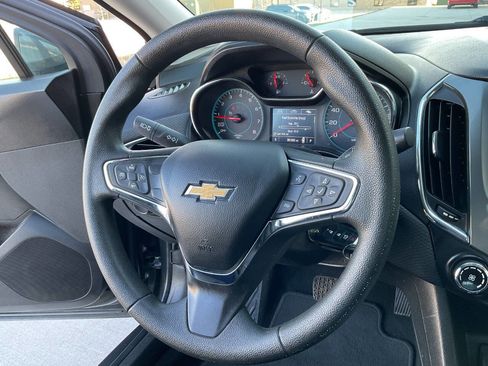 Used 2017 Chevrolet Cruze LT image 18