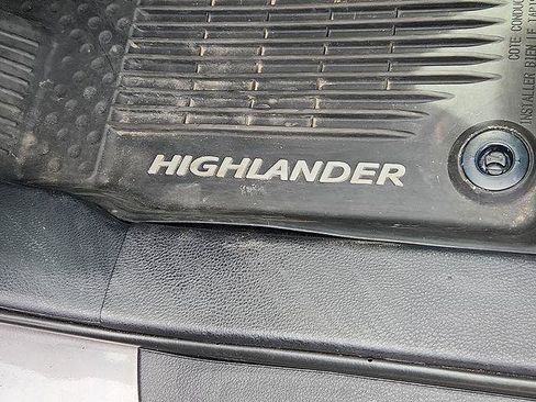 Certified 2019 Toyota Highlander XLE AWD/4WD image 16