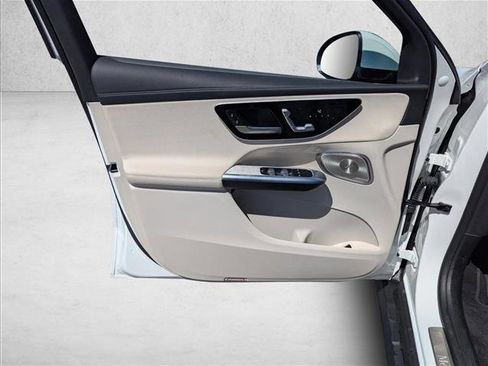 Used 2024 Mercedes-Benz GLC 300 image 23