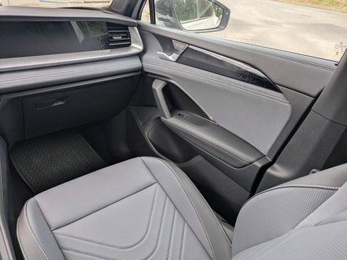 New 2026 Volkswagen Tiguan SE R-Line AWD/4WD image 17