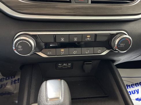 Used 2025 Nissan Altima 2.5 SV FWD image 19