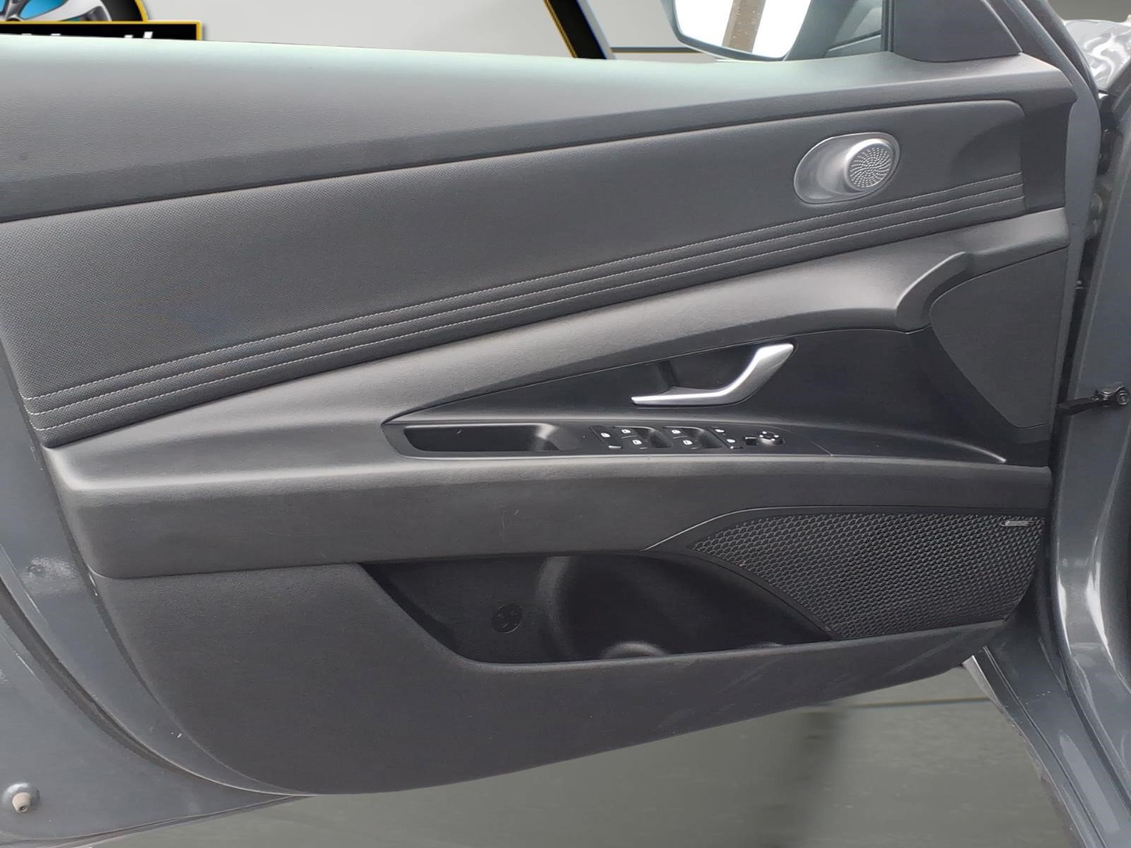 Used 2025 Hyundai Elantra Limited FWD image 8