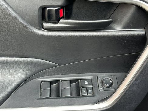 Used 2022 Toyota RAV4 LE AWD/4WD image 14