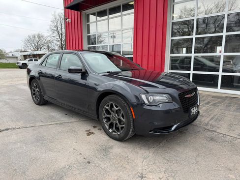 Used 2018 Chrysler 300 S image 2