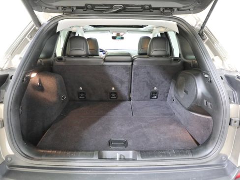 Used 2019 Jeep Cherokee Limited w/ Luxury Group image 24