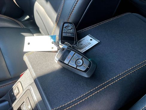 Used 2024 Ford Bronco Badlands image 34